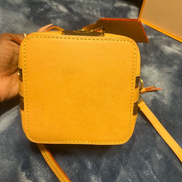 LOUIS VUITTON Monogram Noé Purse. - Picture 6 of 6